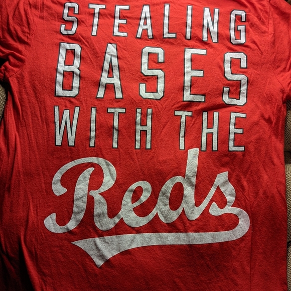 VS PINK Cincinnati Reds V Neck tee - Picture 1 of 3